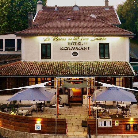 Отель Logis Le Relais De La Voie Sacree Issoncourt Экстерьер фото