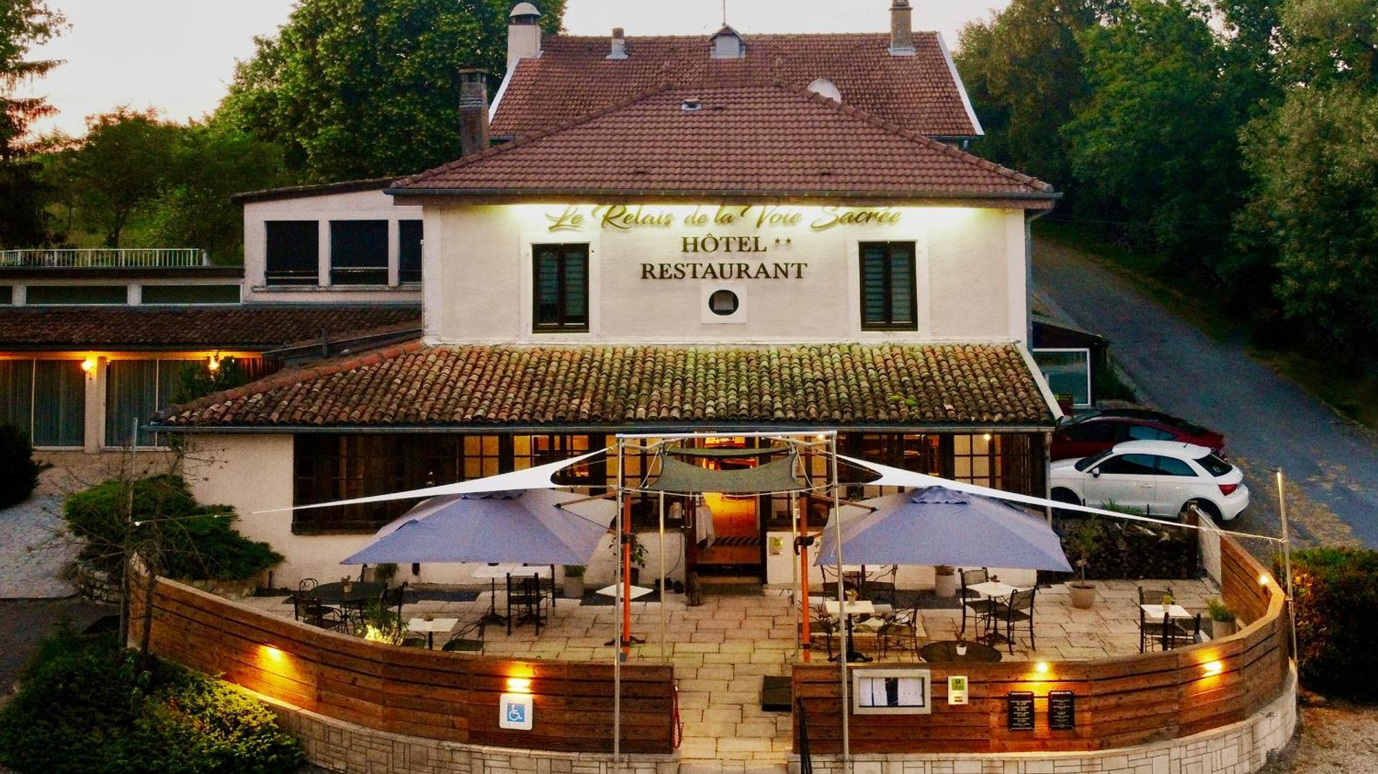 Отель Logis Le Relais De La Voie Sacree Issoncourt Экстерьер фото