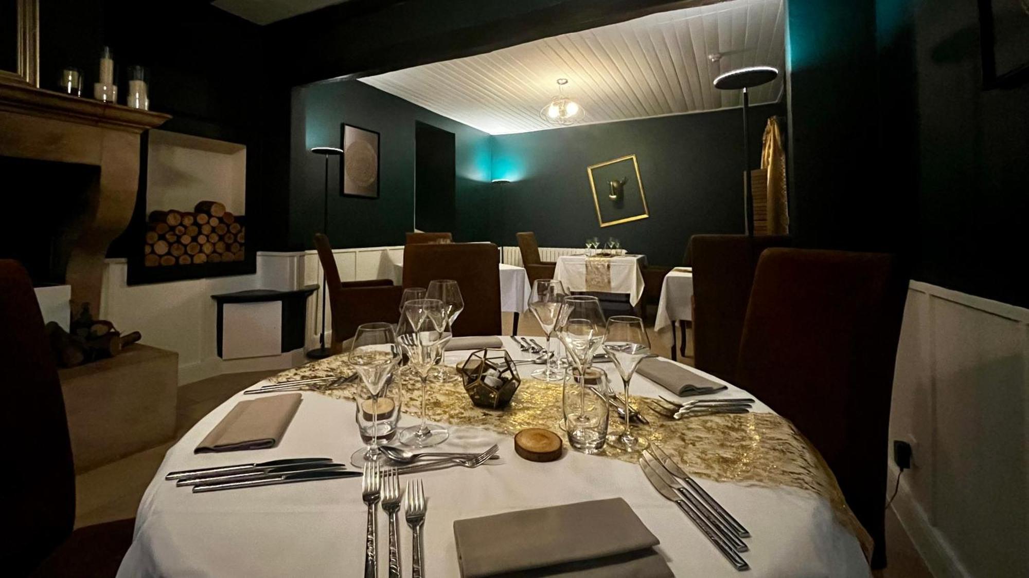 Отель Logis Le Relais De La Voie Sacree Issoncourt Экстерьер фото