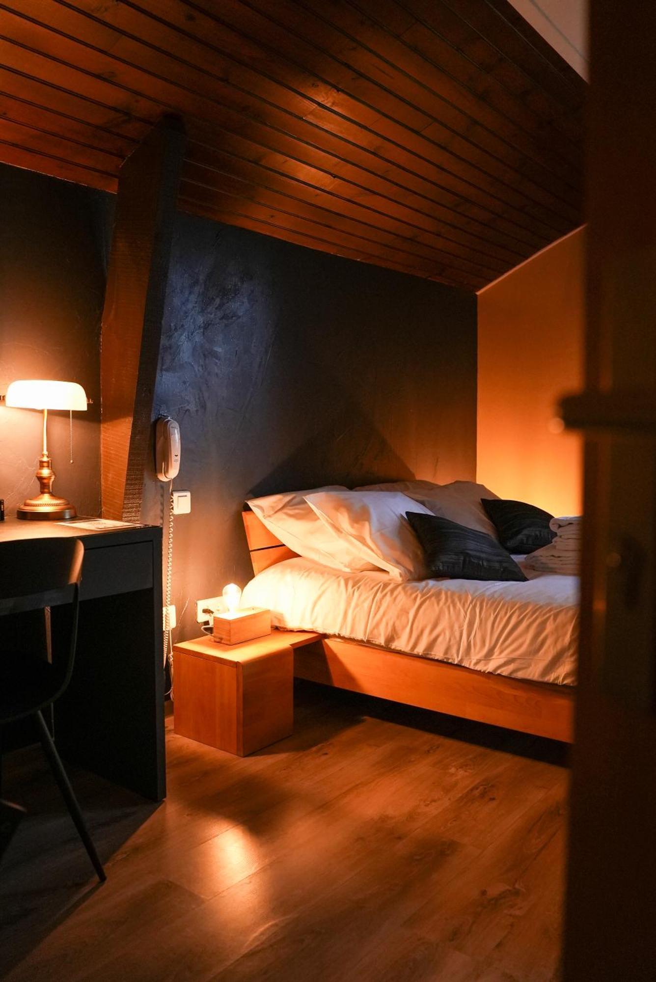 Отель Logis Le Relais De La Voie Sacree Issoncourt Экстерьер фото